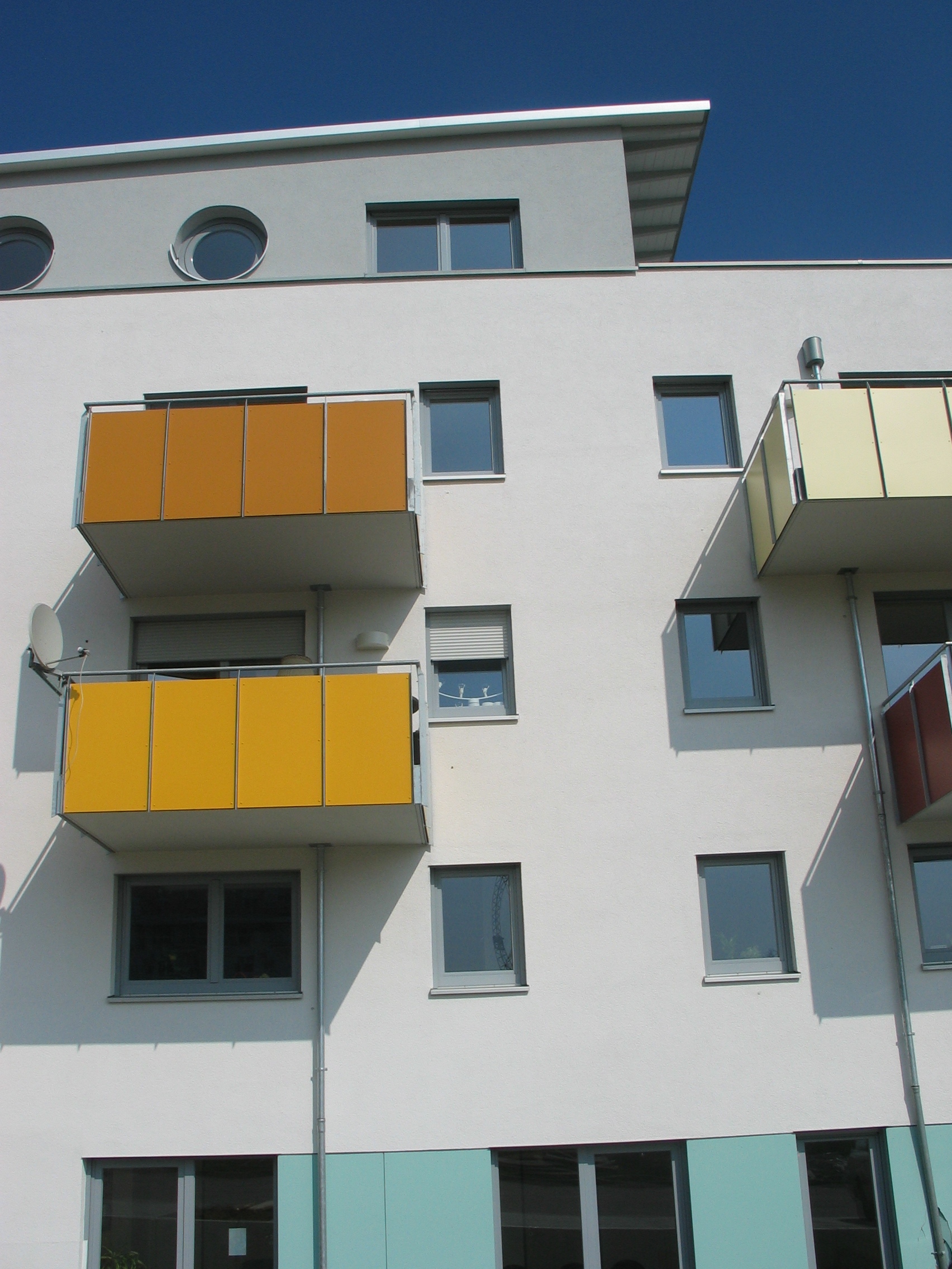 Gebäude mit Balkonen