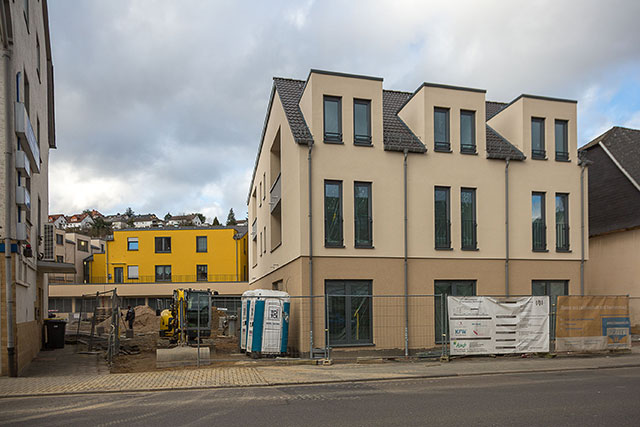 Einsicht auf das Gebäude von der Straße