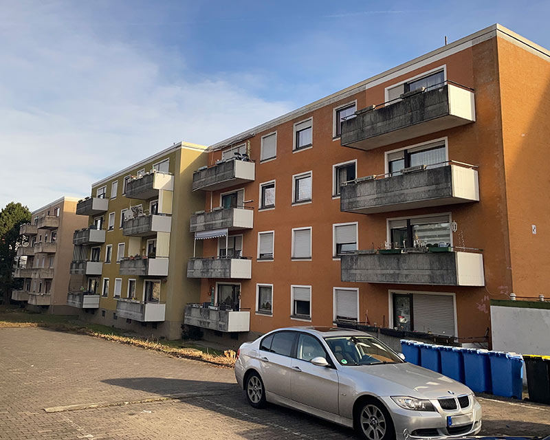 Rückseite mit Balkone vor der Modernisierung