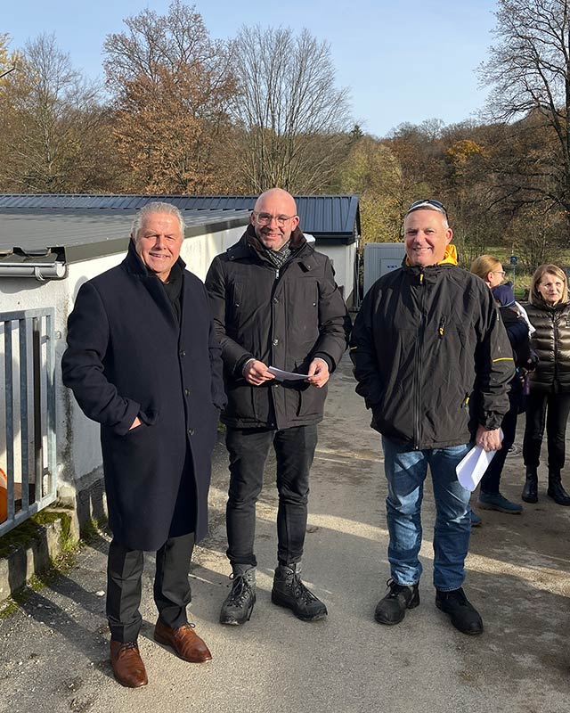 (von links nach rechts) als Vertreter des Landrates der erste Kreisbeigeordnete Klaus-Peter Willsch, Bürgermeister Christian Herfurth, Geschäftsführer der kwb Ditmar Joest